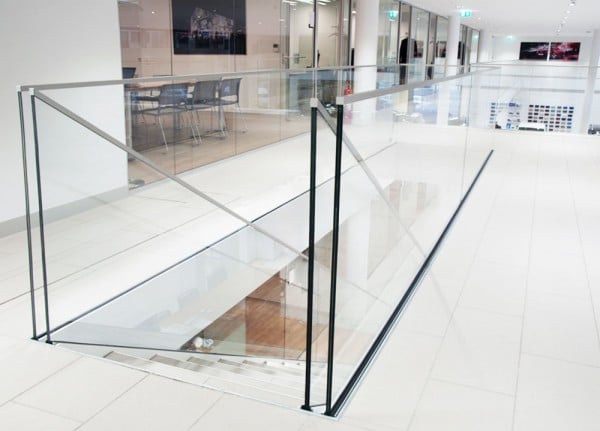 EasyGlass® Ganzglasgeländer bei der AMAG