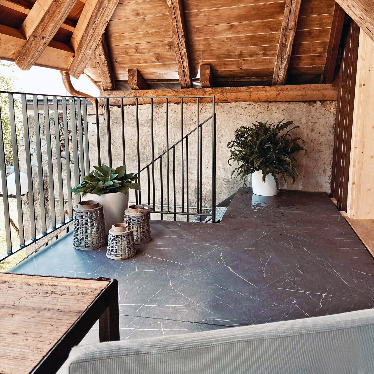 Rustikale Balkonbodenplatten