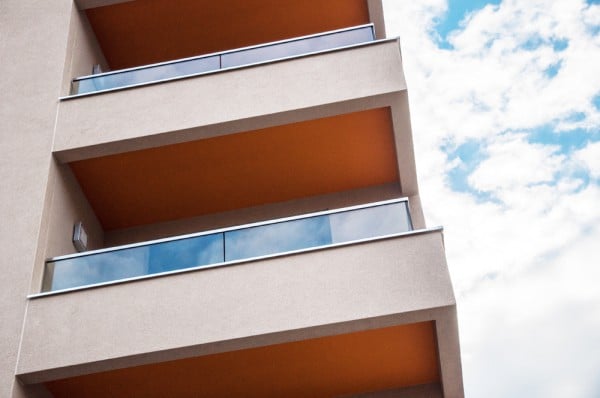 EasyGlass® beim Geschäfts- und Wohnhaus "Mandchourie" Delémont