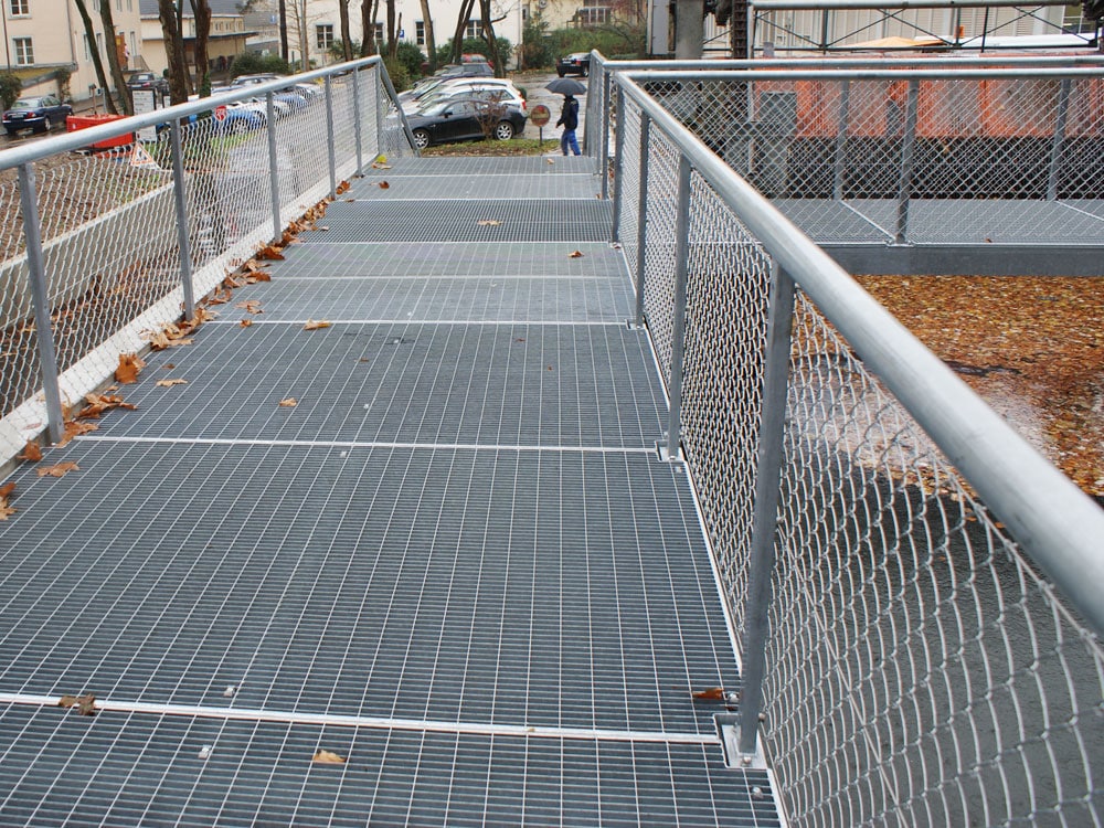 Gitterroste Laufsteg