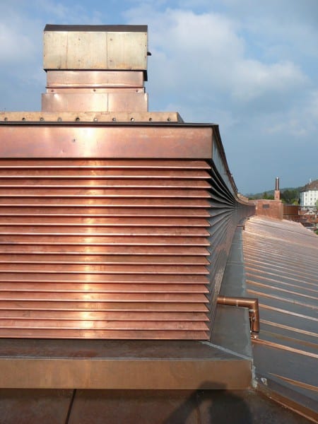 Dachsanierung mit Kupfer Wetterschutzlamellen Einstein Kongresszentrum St. Gallen